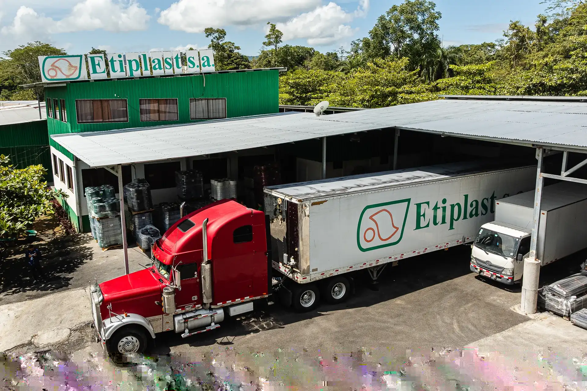 Bodega e instalaciones de Etiplast